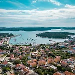 Regi Вилла