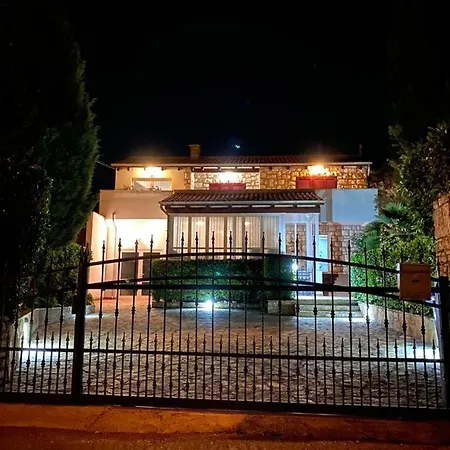 Regi Villa